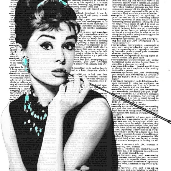 Audrey Hepburn Breakfast at Tiffany's Bundle Deal - Picture 3 of 5